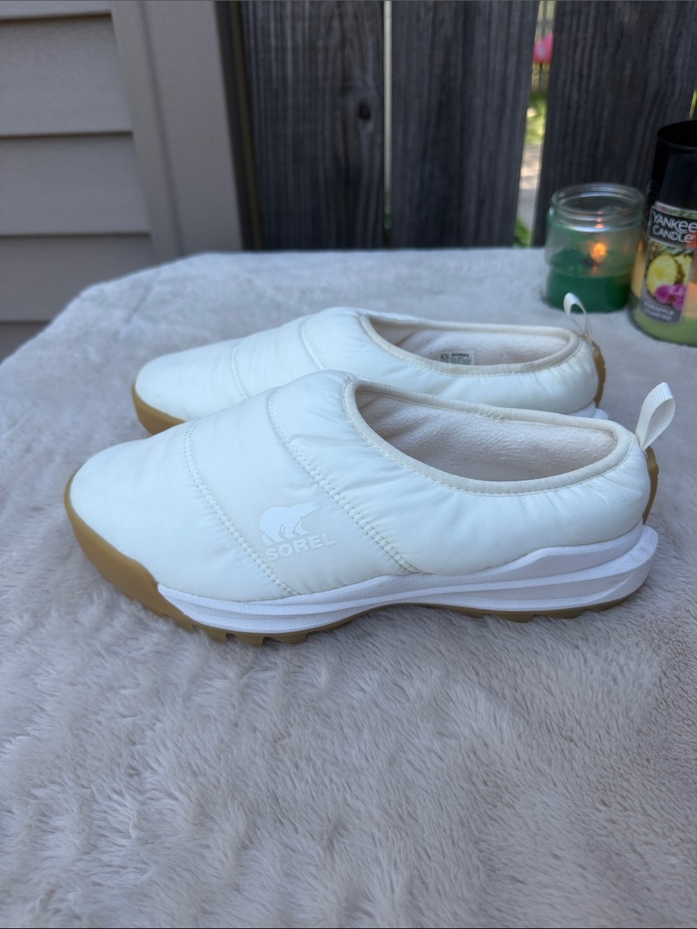 Sorel White Quilted Puffy Slip-On Sneakers with Gum Soles Size 8.5